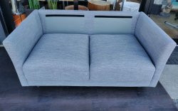 画像7: 2人掛け 布張りソファー クッション付 幅約138cm×奥行：約80cm×高さ：約82cm グレー系 SO-047