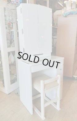 画像2: 美品【愛知近郊・配送可】ニトリ 三面鏡ドレッサー クレール ドレッサーチェア付 幅61cm×奥行40cm×高さ146cm ホワイト 鏡台 化粧台 