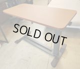 美品【愛知・配送可】プラッツ 昇降ベッドテーブル ガス圧式 幅84cm×奥行47cm×高さ60〜84cm キャスター付 PZT-840