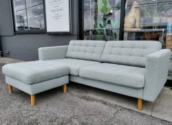 画像1: 【愛知近郊・配送可】定価110,980円 3人掛け布張りソファー オットマン付 木製脚 幅約205cm×奥行：約95cm×高さ：約78cm ライトグリーン