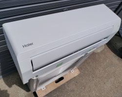 画像1: 310 極美品 禁煙【愛知近郊・取付・配送可】2024年製 ハイアール 〜9畳 エアコン Wフリーズ洗浄 パワフル運転 2.2kW 100V JAA-CS224AK