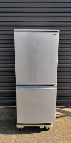 画像1: 75美品【愛知近郊・自社配送可】2018年■シャープ■冷蔵庫 2ドア 137L 右開き/左開き付け替えタイプ SJ-D14D-S