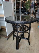【愛知近郊・配送可】参考価格41,800円 カザマ Kazama 籐・ラタン 丸テーブル ダイニングテーブル トップガラス 直径66cm×高さ69.5cm