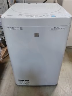 画像2: 101【愛知近郊・配送可】2020年製 シャープ 4.5kg 全自動洗濯機 風乾燥機能 便利コースボタン 縦型 上開き  ES-G4E7-KW