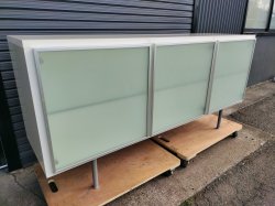 画像1: 【愛知近郊・配送可】サイドボード ガラス扉 幅185.5cm×奥行50.5cm×高さ87.5cm ホワイト スタイリッシュ 飾り棚 リビングボード