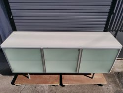 画像3: 【愛知近郊・配送可】サイドボード ガラス扉 幅185.5cm×奥行50.5cm×高さ87.5cm ホワイト スタイリッシュ 飾り棚 リビングボード