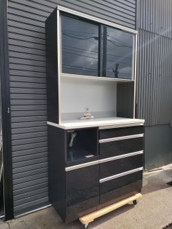 画像2: 【愛知近郊・配送可】参考価格237,952円 高橋木工所 食器棚 キッチンボード スライド扉 コンセント付 高さ210.5cm×幅110.5cm×奥行51cm
