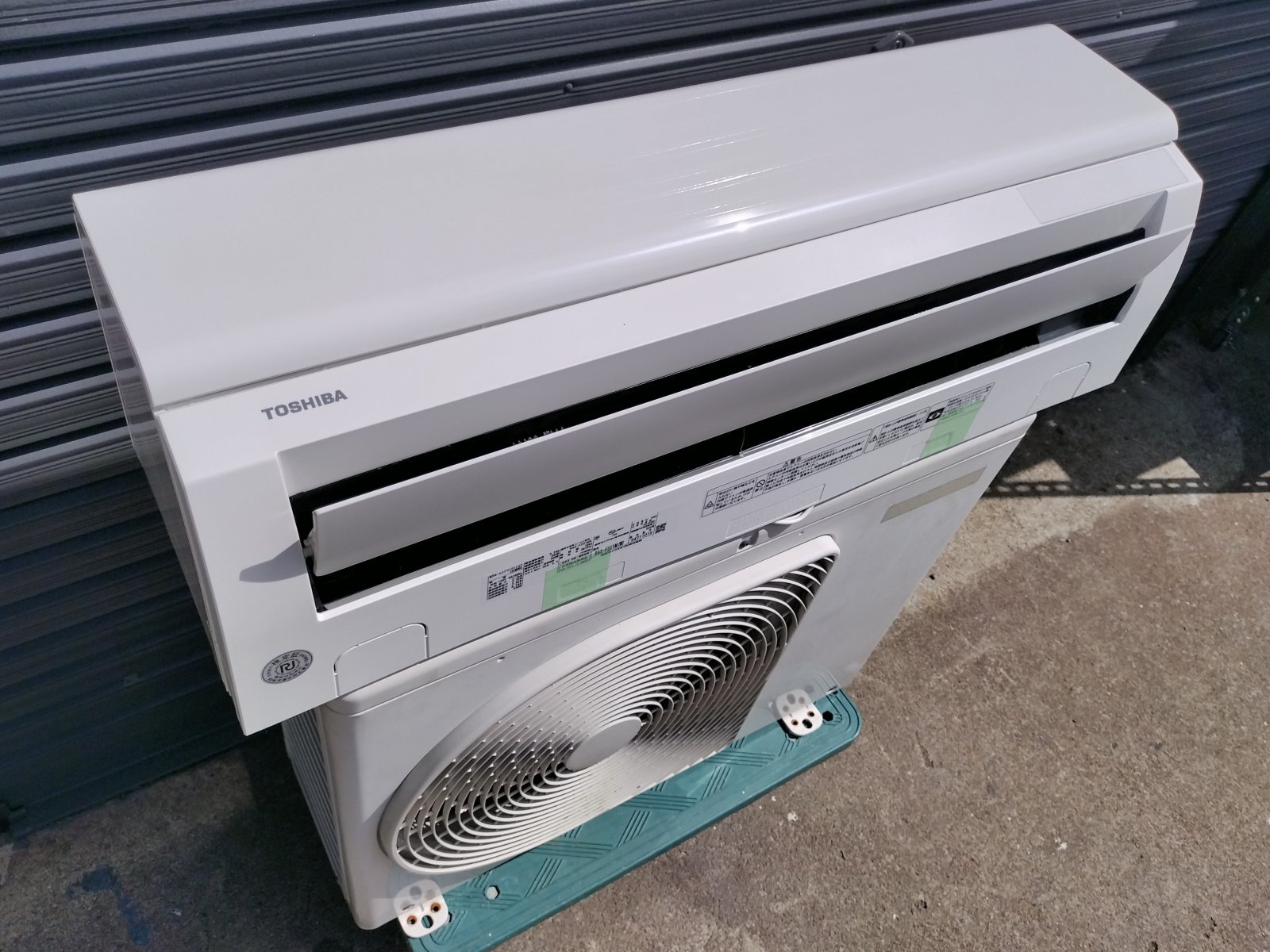 313 禁煙【愛知近郊・取付・配送可】東芝 〜9畳 エアコン マジック洗浄熱交換器採用 コンパクト 2.2kW100V RAS-F221M 2019年製