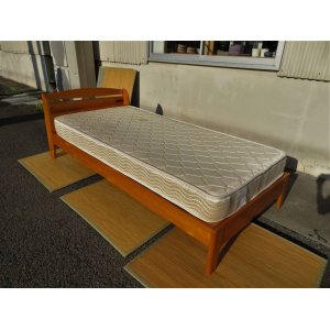 画像: シングルベッド マットレス付☆ 幅約99.5cm×長さ約211.5cm×高さ約67cm