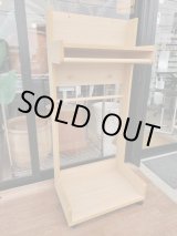 画像: カリモク家具 木製ハンガーラック キャスター付き ハンガー棚 高さ調節可能洋服掛け 鞄掛け ランドセルラック ピュアオーク AT5511