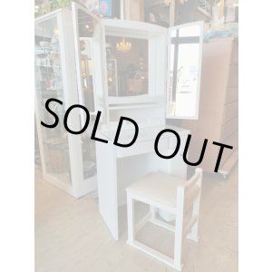 画像: 美品【愛知近郊・配送可】ニトリ 三面鏡ドレッサー クレール ドレッサーチェア付 幅61cm×奥行40cm×高さ146cm ホワイト 鏡台 化粧台 