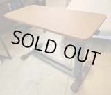 画像: 美品【愛知・配送可】プラッツ 昇降ベッドテーブル ガス圧式 幅84cm×奥行47cm×高さ60〜84cm キャスター付 PZT-840