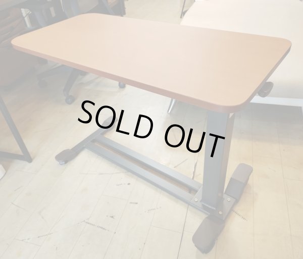 画像1: 美品【愛知・配送可】プラッツ 昇降ベッドテーブル ガス圧式 幅84cm×奥行47cm×高さ60〜84cm キャスター付 PZT-840
