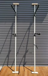 画像: 【愛知】サーフボードラック 突っ張り棒収納ラック 穴開け不要 高さ調節可 ウエットスーツハンガー付