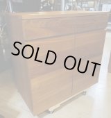 画像: 美品【愛知近郊・配送可】無印良品 木製キャビネット 木扉 幅88cm×奥行44cm×高さ83cm ウォールナット材