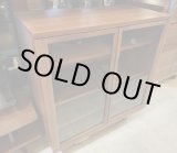 画像: 美品【愛知近郊・配送可】無印良品 木製キャビネット ガラス扉 幅88cm×奥行44cm×高さ83cm ウォールナット材突板