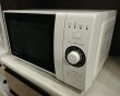 画像1: 36 美品 2023年製 シャープ 電子レンジ 18L ターンテーブルタイプ 横開き ヘルツフリー RE-TM18-W