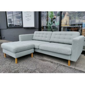 画像: 【愛知近郊・配送可】定価110,980円 3人掛け布張りソファー オットマン付 木製脚 幅約205cm×奥行：約95cm×高さ：約78cm ライトグリーン