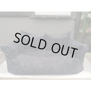 画像: 美品【愛知近郊・配送可】参考価格68,000円Loungepug ジョセフィン ソファビーズクッション コーデュロイブラック 幅：約135cm