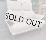 画像: 【愛知近郊・配送可】参考価格54,990円 2人掛けソファー ハイバック 合成皮革 ベージュ 幅約129cm×奥行：約85cm×高さ：約94cm