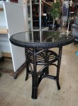 画像1: 【愛知近郊・配送可】参考価格41,800円 カザマ Kazama 籐・ラタン 丸テーブル ダイニングテーブル トップガラス 直径66cm×高さ69.5cm