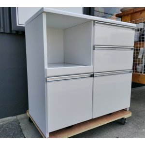 画像: 美品【愛知近郊・配送可】キッチンカウンター 幅90cm×奥行48cm×高さ86cm ソフトクローズ仕様 ハイグロス ホワイト 