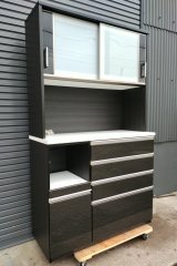 画像:  【愛知近郊・配送可】定価129,900円 ニトリ 食器棚 キッチンボード ポスティア スライド扉 コンセント付 高さ206cm×幅120.5cm×奥行50cm