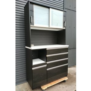 画像:  【愛知近郊・配送可】定価129,900円 ニトリ 食器棚 キッチンボード ポスティア スライド扉 コンセント付 高さ206cm×幅120.5cm×奥行50cm