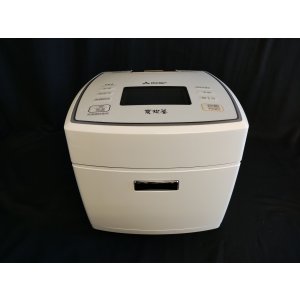 画像: 参考価格43.868円★三菱 IHジャー炊飯器 5.5合炊き 備長炭 炭炊釜 七重全面ヒーター うま早モード搭載 ピュアホワイト NJ-VVA10 2019年製