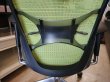 画像9: 参考価格252,780円 オカムラ バロンチェア エクストラハイバック 可動ヘッドレスト アジャストアーム メッシュ ライムグリーン CP81AR-FDH6
