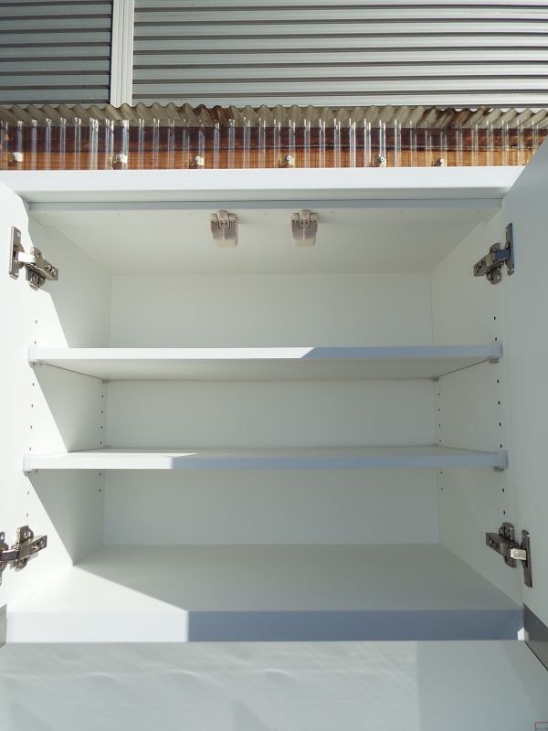 食器棚 シンプル 上品エナメル コンセント合計３口付 キッチンボード 大きさ幅140×奥行50.5×高さ191cm K-046