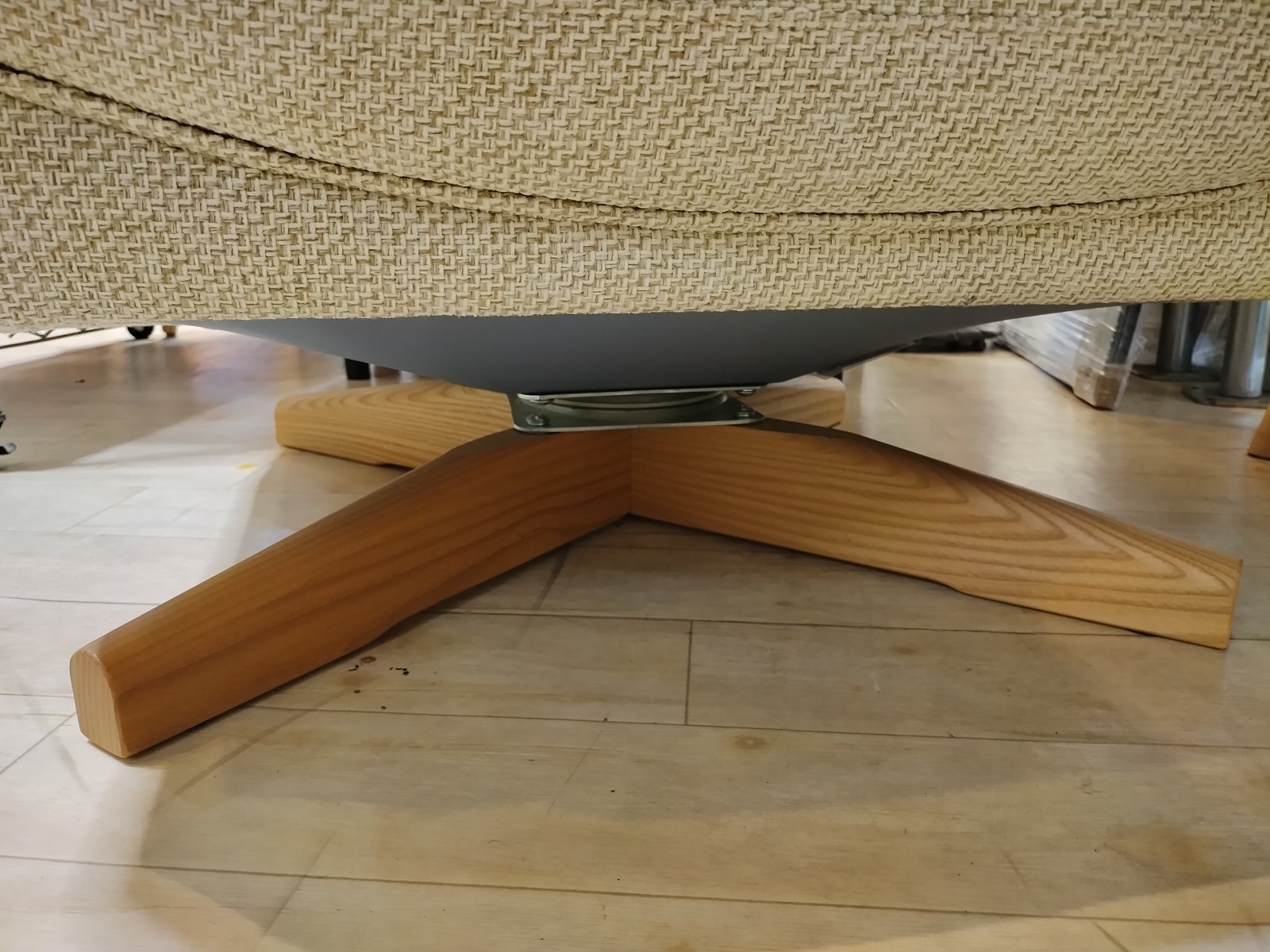 画像6: 美品【愛知近郊・配送可】参考価格178,200円 アサヒ 1人掛けソファー 回転式 Roca ロカ 布製 硬めシート 幅86cm×奥行86cm×高さ95cm