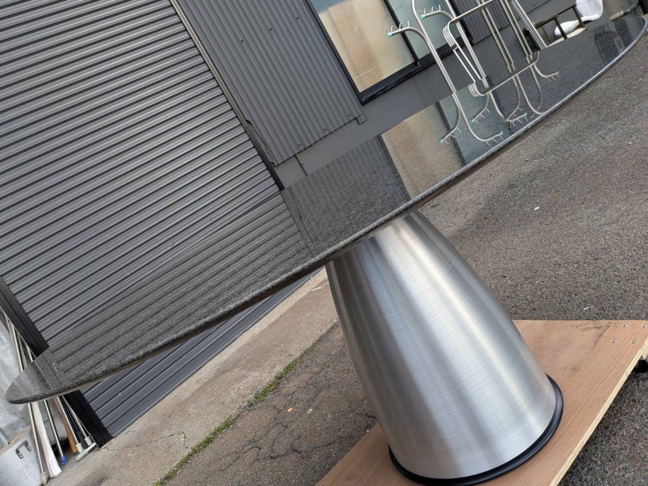 画像2: 美品【愛知近郊・配送可 】カッテランイタリア ダイニングテーブル 御影石 大理石 円形 楕円形 モダン スタイリッシュ おしゃれ